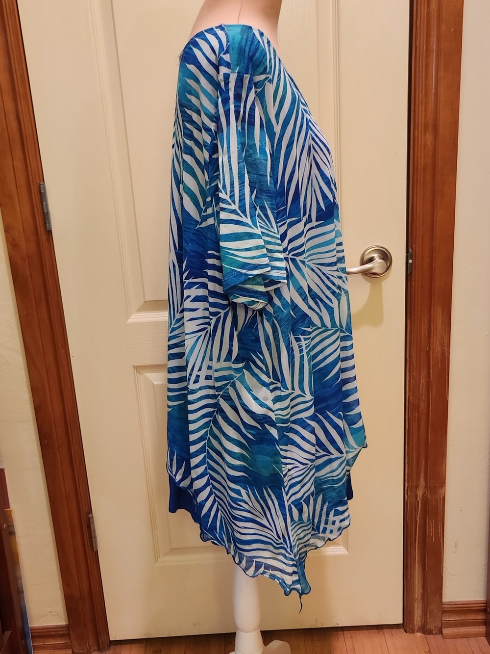Catherines Blue & White Tropical Palm Leaf Tunic 2X 22/24W Asymmetrical - Picture 2 of 6